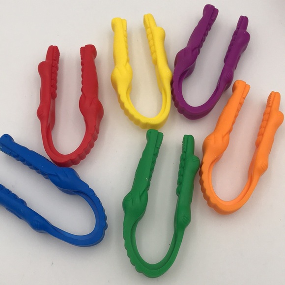 Learning Resources Gator Grabber Tweezers - Picture 2 of 3